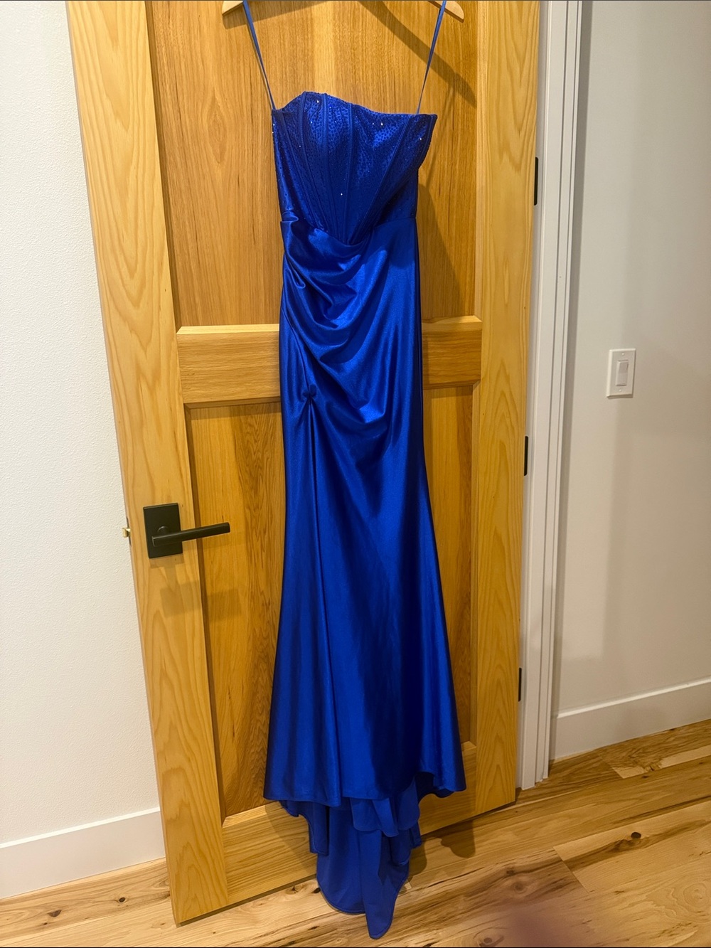 Elegant Royal Blue Evening Dress with Embellished Bodice